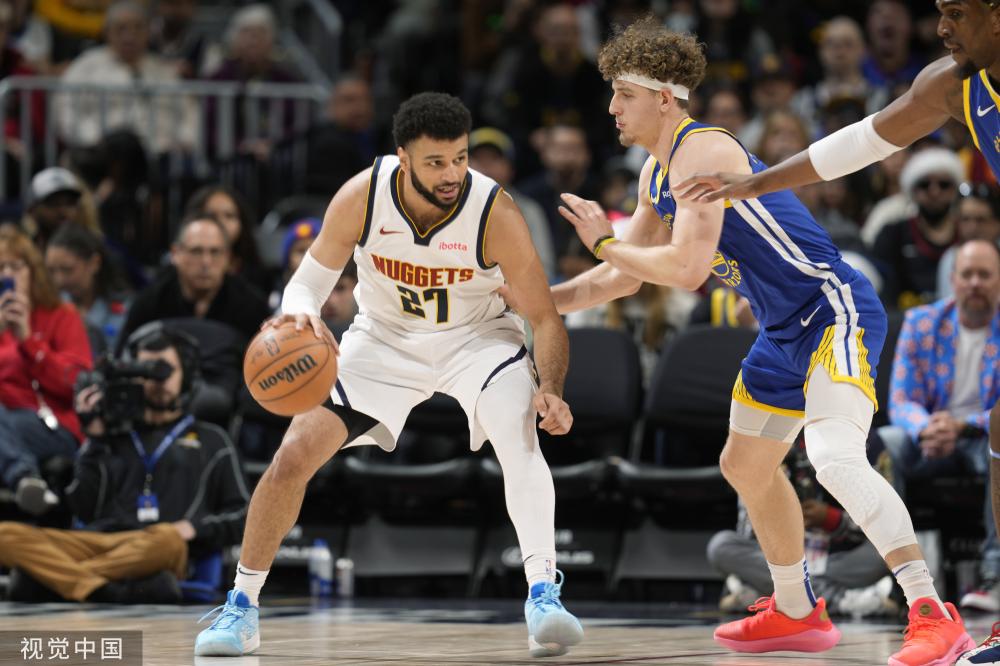 更是对他执 更是对他执